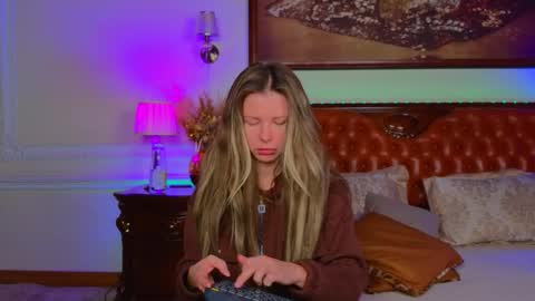 Luna Rishi online show from December 2025 06:07:01 AM