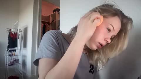 lunarose17 online show from February 2026 07:07:01 PM