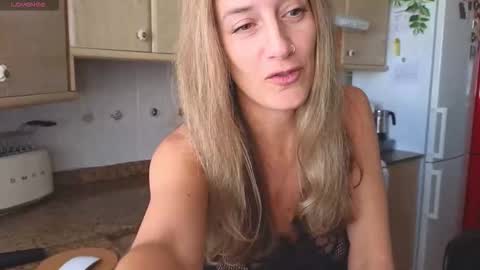 Snapshot of lunary_mix chatting on October 2025 09:29:02 AM  Luna online show from October 2025 09:29:02 AM