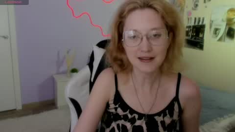 Snapshot of lunaterry chatting on July 2026 06:17:01 AM lunaterry online show from July 2026 06:17:01 AM