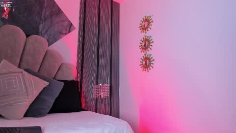 Luna   online show from March 2026 03:23:01 AM