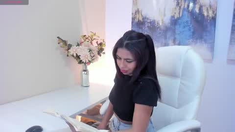 lunavelvet__ online show from April 2026 03:49:02 PM