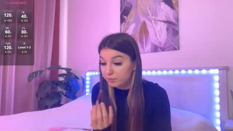 Snapshot of lunavine chatting on November 2025 11:42:02 AM Veronica online show from November 2025 11:42:02 AM