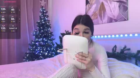 Snapshot of lunavine chatting on December 2025 10:11:02 AM Veronica online show from December 2025 10:11:02 AM