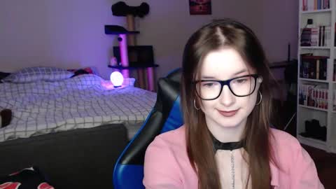 LunaXcherry online show from March 2026 06:20:01 PM