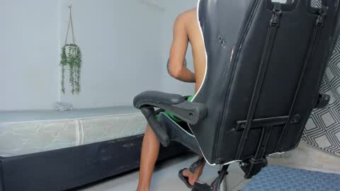 Snapshot of lunay_bigcock420 chatting on November 2025 03:50:01 AM lunay_bigcock420 online show from November 2025 03:50:01 AM