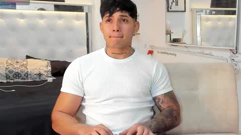 Snapshot of lunay_xtreemboy chatting on November 2025 02:00:02 AM Lunay online show from November 2025 02:00:02 AM