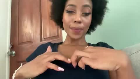 Snapshot of lunchboxgirl chatting on May 2026 03:09:02 PM lunchboxgirl online show from May 2026 03:09:02 PM