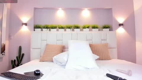 L U N N A online show from February 2026 06:26:01 AM