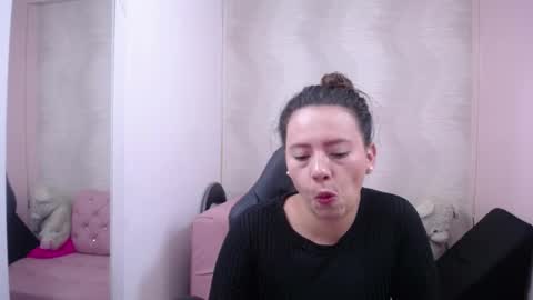 Snapshot of lunnadoll chatting on January 2025 03:01:02 AM Katty what ever do you want on my pv is for extra tokens minimi 250 tks ty u for understand online show from January 2025 03:01:02 AM