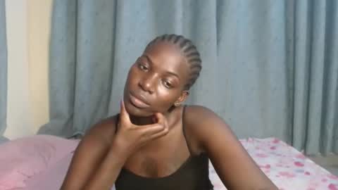 Snapshot of luo_queen chatting on November 2025 12:23:01 AM luo_queen online show from November 2025 12:23:01 AM