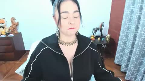 PAULINA online show from April 2026 01:39:01 PM