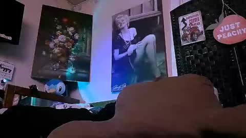 .Clarissa. Follow me on Instagram   miss buns  online show from November 2025 11:01:02 AM