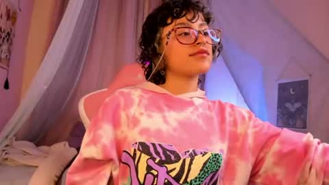 Snapshot of lusiana__ chatting on June 2026 01:08:01 AM Luci online show from June 2026 01:08:01 AM