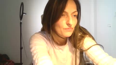 Snapshot of lusisart chatting on December 2025 08:25:02 PM Lusisart online show from December 2025 08:25:02 PM