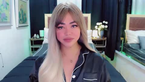 Snapshot of lustfuloffendertrina chatting on January 2025 07:24:01 AM Trina online show from January 2025 07:24:01 AM