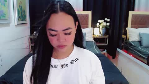 Snapshot of lustfuloffendertrina chatting on January 2025 08:34:02 AM Trina online show from January 2025 08:34:02 AM