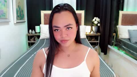 Snapshot of lustfuloffendertrina chatting on January 2025 05:10:01 AM Trina online show from January 2025 05:10:01 AM