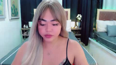 Snapshot of lustfuloffendertrina chatting on February 2025 01:41:02 PM Trina online show from February 2025 01:41:02 PM