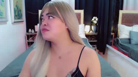 Snapshot of lustfuloffendertrina chatting on February 2025 05:53:02 AM Trina online show from February 2025 05:53:02 AM