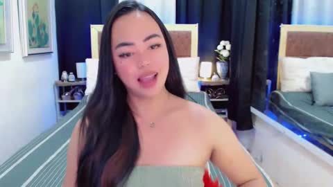 Snapshot of lustfuloffendertrina chatting on February 2025 07:18:01 AM Trina online show from February 2025 07:18:01 AM