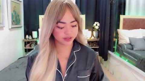 Snapshot of lustfuloffendertrina chatting on February 2025 04:47:01 AM Trina online show from February 2025 04:47:01 AM