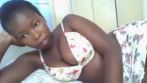 Snapshot of lustrousnerd chatting on November 2025 04:14:02 AM Noreh online show from November 2025 04:14:02 AM