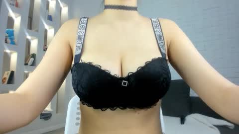 Snapshot of luv_yuna chatting on October 2025 03:25:01 PM Yuna online show from October 2025 03:25:01 PM