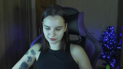 Snapshot of luvmeeow chatting on December 2024 06:01:01 AM Ann online show from December 2024 06:01:01 AM