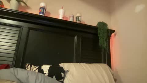 Snapshot of luvrxstarx chatting on December 2025 03:34:01 AM luvrxstarx online show from December 2025 03:34:01 AM