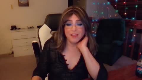 Snapshot of luvs2bbritney chatting on January 2025 04:14:02 AM Britney online show from January 2025 04:14:02 AM