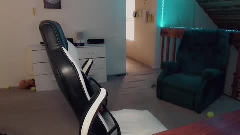 Snapshot of luvs2bbritney chatting on September 2025 07:35:01 PM Britney online show from September 2025 07:35:01 PM