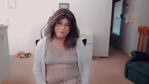 Snapshot of luvs2bbritney chatting on October 2025 07:49:01 PM Britney online show from October 2025 07:49:01 PM