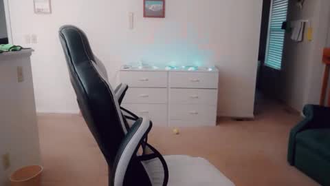 Snapshot of luvs2bbritney chatting on November 2025 05:47:01 PM Britney online show from November 2025 05:47:01 PM