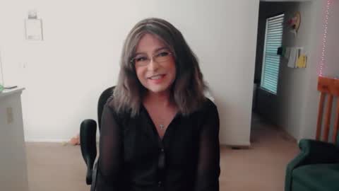 Snapshot of luvs2bbritney chatting on November 2025 06:40:02 PM Britney online show from November 2025 06:40:02 PM