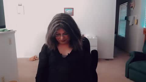 Snapshot of luvs2bbritney chatting on November 2025 08:51:01 PM Britney online show from November 2025 08:51:01 PM