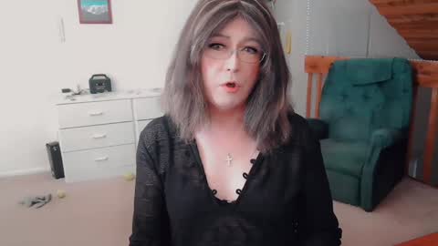 Snapshot of luvs2bbritney chatting on November 2025 05:34:02 PM Britney online show from November 2025 05:34:02 PM