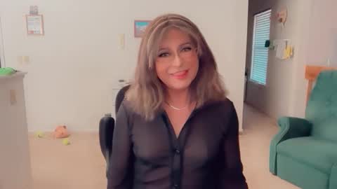 Snapshot of luvs2bbritney chatting on November 2025 07:34:02 PM Britney online show from November 2025 07:34:02 PM