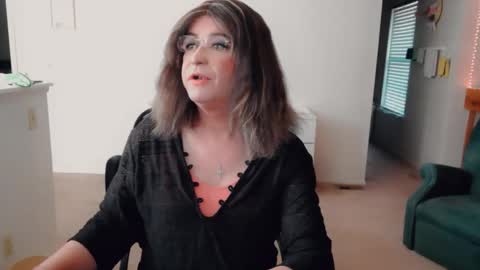 Snapshot of luvs2bbritney chatting on December 2025 05:40:02 PM Britney online show from December 2025 05:40:02 PM