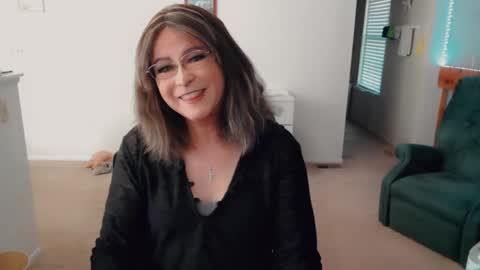 Snapshot of luvs2bbritney chatting on December 2025 05:50:01 PM Britney online show from December 2025 05:50:01 PM