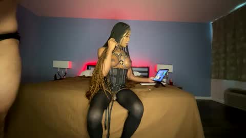 luvvlee online show from April 2026 11:05:02 PM