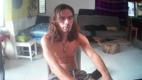 Snapshot of lux_uri chatting on September 2025 09:03:02 PM James online show from September 2025 09:03:02 PM