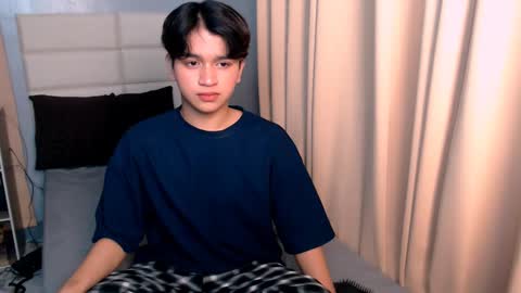 queen lux online show from March 2025 08:57:01 PM