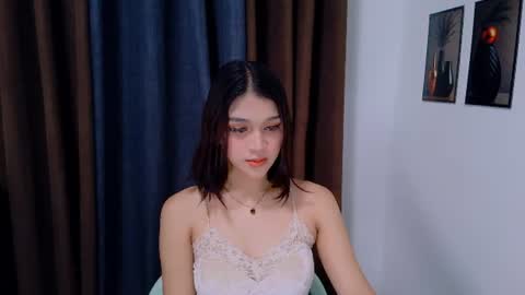 Snapshot of lux_white chatting on August 2026 11:01:01 AM queen lux online show from August 2026 11:01:01 AM