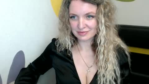 Snapshot of luxdonna chatting on June 2026 06:56:02 AM Donna online show from June 2026 06:56:02 AM