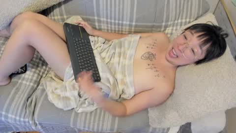 Snapshot of luxgray chatting on October 2025 12:01:02 AM LuxGray online show from October 2025 12:01:02 AM