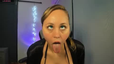 Snapshot of luxiana_sexy chatting on June 2026 10:19:02 PM LUXIANA SEXY online show from June 2026 10:19:02 PM