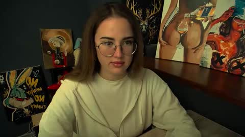 Snapshot of luxie_queen chatting on December 2025 01:42:01 PM Katie online show from December 2025 01:42:01 PM