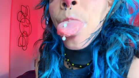 Snapshot of luxiel_ chatting on May 2026 10:03:01 PM Luxiel 3 online show from May 2026 10:03:01 PM