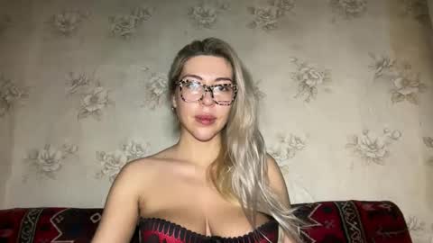 LuxSonyaStar online show from November 2025 01:18:02 PM